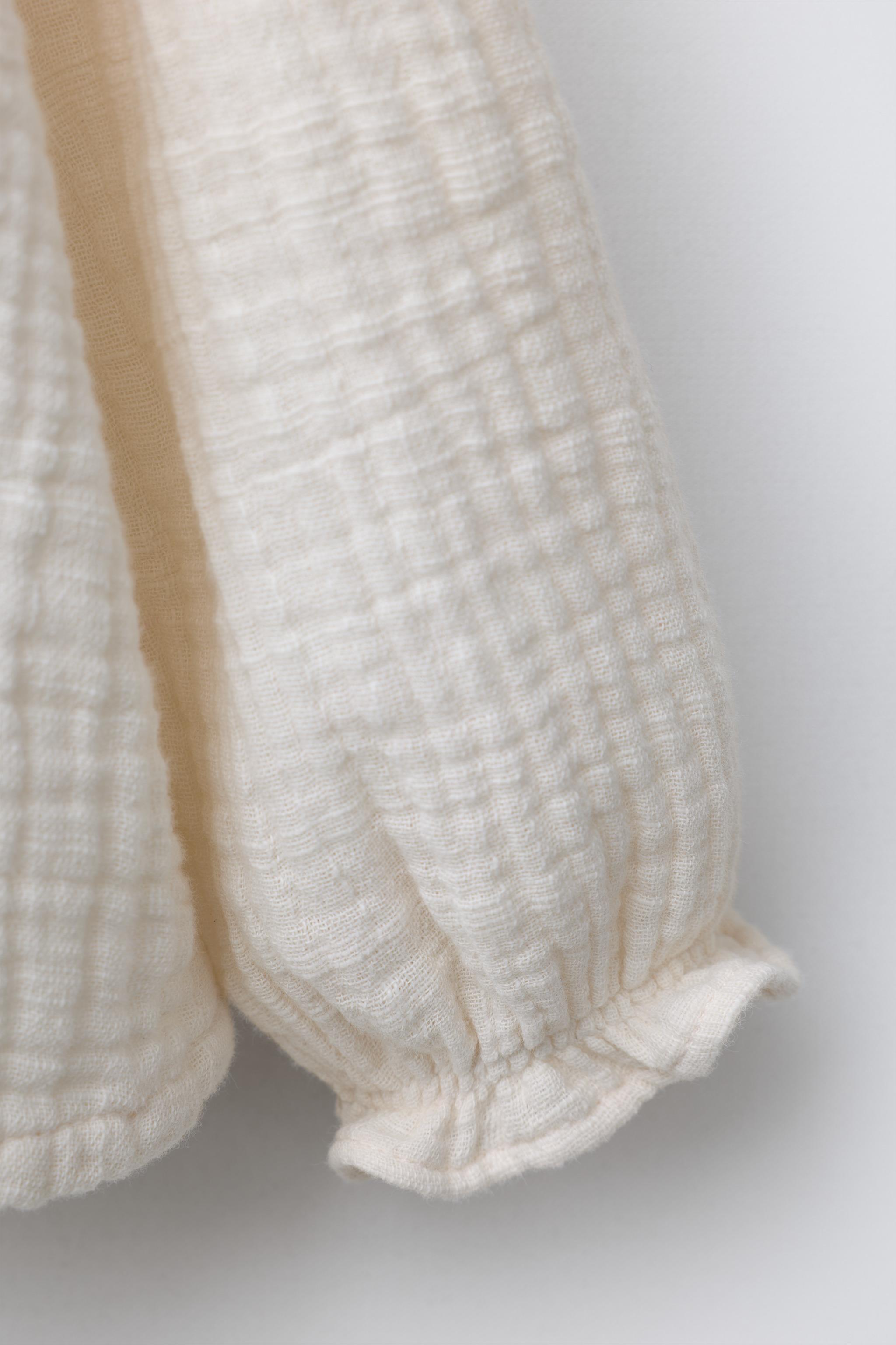 CONTRASTING SCALLOPED TEXTURED SHIRT